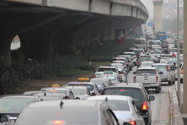 Giao thông Hà Nội 'tăng nhiệt' ngày cuối kỳ nghỉ Tết Nguyên đán