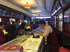 Giá vàng hôm nay 22/2: Bất ngờ vàng miếng tăng cao lấn át vàng SJC dịp vía Thần Tài