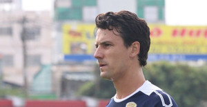 Cộng đồng mạng: Đuổi cựu sao MU là chiêu trò PR của chủ tịch Lê Công Vinh?