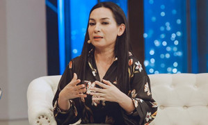 Phi Nhung rớt nước mắt kể về gia đình, không muốn con gái khổ như mẹ