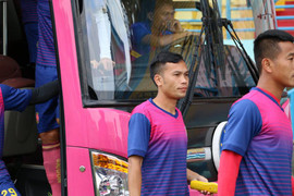 Cựu tiền vệ HAGL ra sân tập giữa 'bão xung đột' với bầu Đại