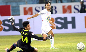 Bùi Trần Vũ: Từ người mang nhiệm vụ đặc biệt của bầu Đức đến hạn bị sa thải hụt đầu năm