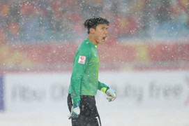 Thủ môn Bùi Tiến Dũng ngày nào cũng viết ra 4 từ nhắc nhở bản thân