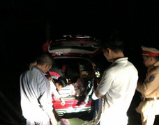 Chở pháo nổ, rượu ngoại về tặng người thân, một phụ nữ bị bắt giữ