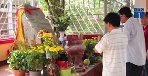 Vì sao người Việt thần thánh hóa từ con cá tới cục đá?