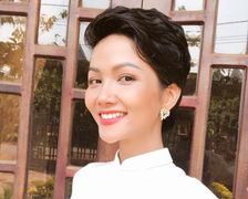 Video: Hoa hậu H’Hen Niê rạng rỡ gửi lời cảm ơn đến khán giả bằng tiếng Anh