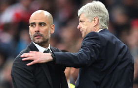 Guardiola - Wenger: Người đương thời gặp kẻ lạc hậu