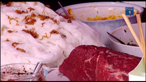 Kinh hãi cảnh làm bánh bẩn, ăn bẩn mùa lễ hội