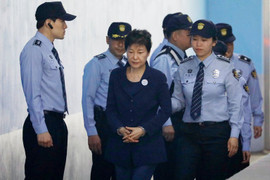 Bà Park Geun-hye đối mặt án 30 năm tù