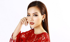 Nữ hoàng sắc đẹp Hoàng Thu Thảo khoe đường cong hút mắt