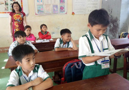 Bộ GD-ĐT tặng bằng khen học sinh lớp 3 trả lại 44 triệu đồng cho người bị mất