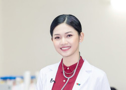 Á hậu Thanh Tú được chọn làm MC bản tin của VTV24