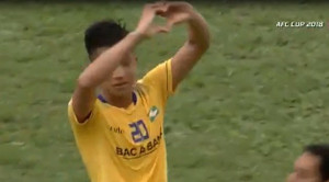 Video: Phan Văn Đức khéo léo sút tung lưới nhà vô địch Malaysia