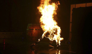 Đuổi chém kẻ hỗn chiến với con trai, người đàn ông bị thiêu chết