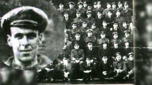 Thợ máy qua đời rồi vẫn xuất hiện bí ẩn trong bức ảnh của Hải quân Anh