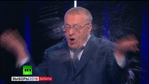 Video: Tranh cãi gay gắt, ứng viên Tổng thống Nga tạt nước vào mặt nhau