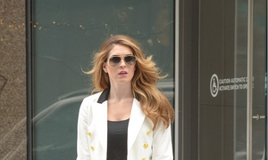 Vừa tuyên bố nghỉ việc, nữ giám đốc truyền thông Nhà Trắng nhận hàng loạt lời mời triệu USD