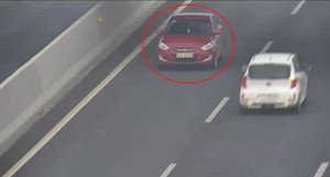 Clip: Ô tô chạy ngược chiều kiểu 'tự sát' trên cao tốc Hà Nội - Hải Phòng