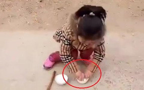 Clip: Bé gái làm ảo thuật 'thần sầu' khiến dân mạng xem không chớp mắt