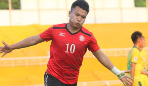 Video: 'Ronaldo xứ Nghệ' solo ghi bàn như Messi giữa vòng vây 5 cầu thủ