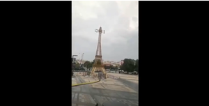 Video: Tháp Eiffel Trung Quốc bị gió mạnh thổi bay