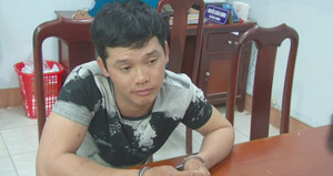 Di lý tên côn đồ cầm dao dọa CSGT, chém xe đặc chủng