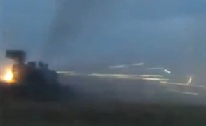 Video: Hệ thống phòng không gặp sự cố nhả đạn điên cuồng, lính Nga suýt mất mạng