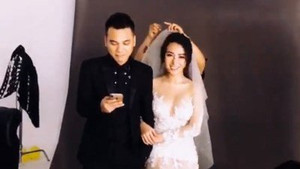 Video: Khắc Việt hát 'Gọi tên em trong đêm' để chiều lòng vợ DJ sexy