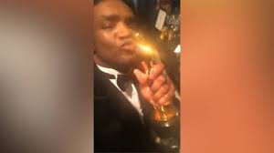 Trộm tượng vàng Oscar còn quay clip khoe 'chiến tích' trên Facebook