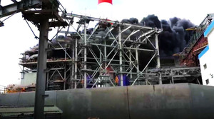 Nhà máy Nhiệt điện Duyên Hải 3 bốc cháy ngùn ngụt, công nhân đu dây tháo chạy