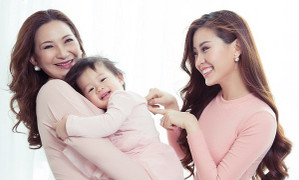 Ngày 8/3, 3 thế hệ nhà Á hậu Diễm Trang cực tình cảm bên nhau