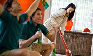 Phụ nữ dành 5 giờ mỗi ngày cho công việc không lương