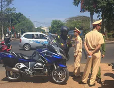 Xe phân khối lớn tông trúng người phụ nữ rồi bỏ chạy trên đường Hồ Chí Minh