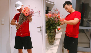 MC Thành Trung khiến hội chị em 'lịm tim' khi tự tay cắm hoa tặng vợ ngày 8/3