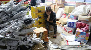 Công an thu giữ cả kho súng, kiếm, dụng cụ kích dục trong khu chợ cũ ở Lạng Sơn