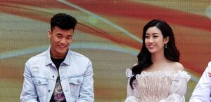 Video: Bùi Tiến Dũng bẽn lẽn nghe hoa hậu Đỗ Mỹ Linh kể chuyện làm đẹp