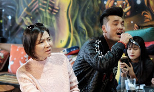 Thu Minh để mặt mộc, giản dị tập hát cùng Ưng Hoàng Phúc