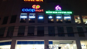 Bé trai 3 tuổi nghi rơi từ tầng 20 xuống tầng 6 ở Nam Định