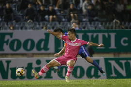 NutiCafe V-League 2018: ĐKVĐ Quảng Nam đánh rơi chiến thắng ngày khai mạc