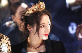 Địch Lệ Nhiệt Ba bị đồn ăn cháo đá bát sau khi nổi tiếng