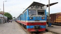 Nhân viên đường sắt trả lại tài sản trị giá 30 triệu đồng cho hành khách nước ngoài