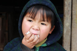 Rơi nước mắt ở điểm trường với những bữa ăn một màu trắng toát