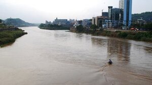 Thuyền máy gặp nạn, 5 người chết đuối, 4 người mất tích trên sông Hồng