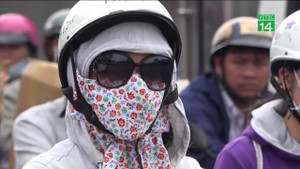 Video: Dân Sài Gòn vật vã trong nắng nóng gay gắt