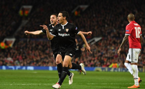 Thủng lưới 2 bàn chớp nhoáng, MU cay đắng bị loại khỏi cúp C1