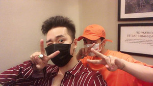 Đá xéo Sơn Tùng 3 năm trước, Karik 'Người lạ ơi' lên tiếng xin lỗi