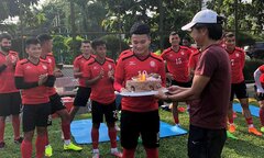 Trước 'đại chiến' FLC Thanh Hóa, HLV Miura lại khiến học trò xúc động