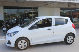 Có 300 triệu đồng nên mua ô tô nào?