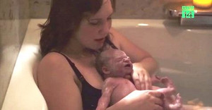 Sản phụ phương Tây sinh con 'thuận tự nhiên' thế nào?