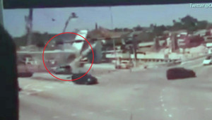 Clip: Khoảnh khắc sập cầu nặng gần 1.000 tấn qua camera giám sát